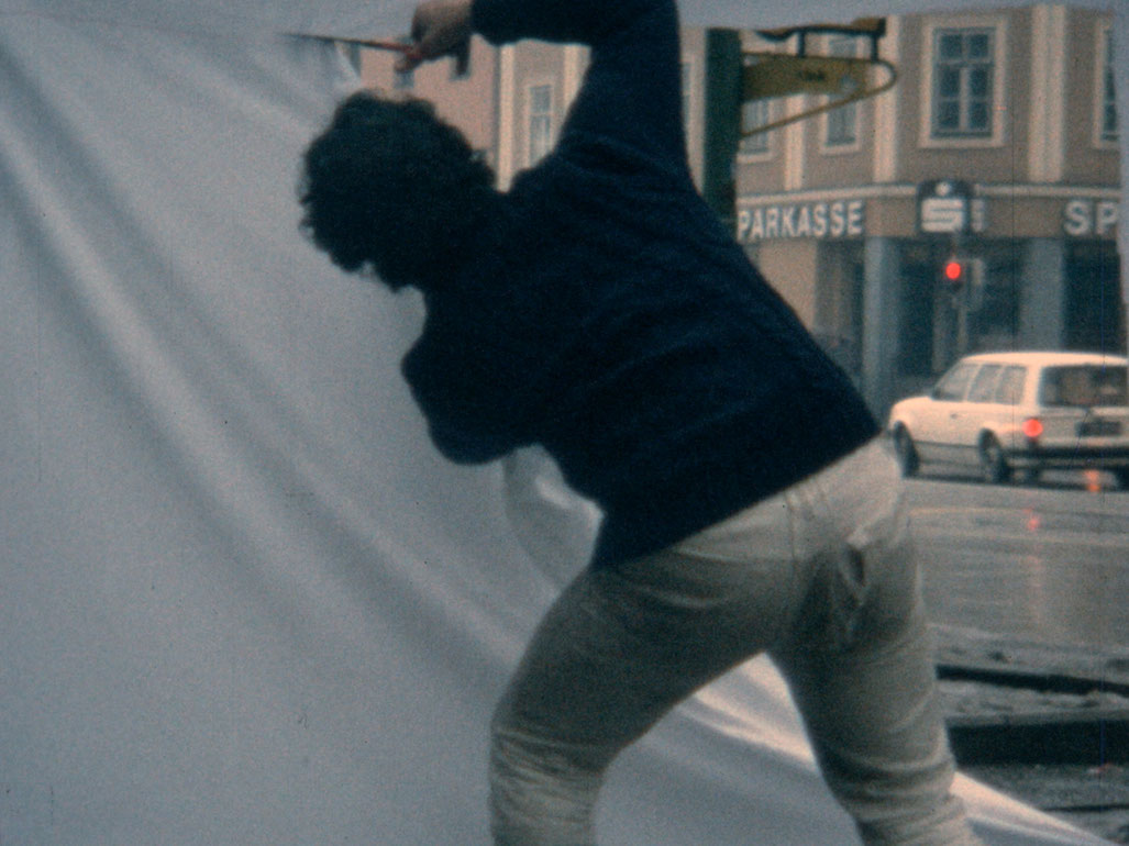 The borderlines of the projection screen 02